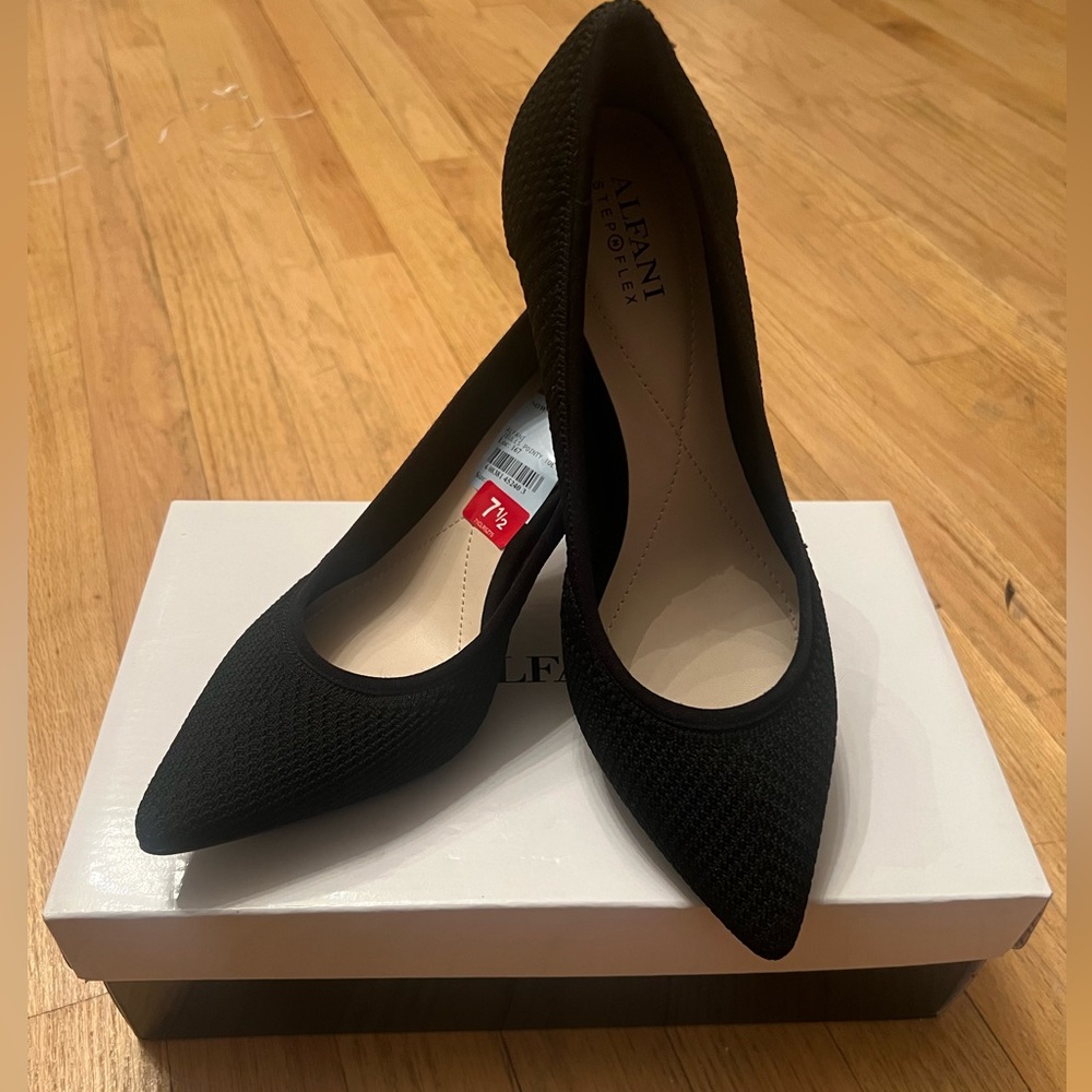 Alfani Women’s Step ‘N Flex Jeules Pumps